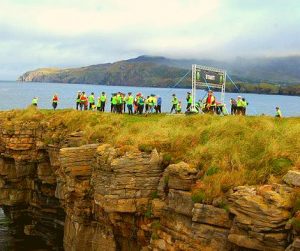 Adventure Racing Tips, image of the start of an adventure race on a cliff